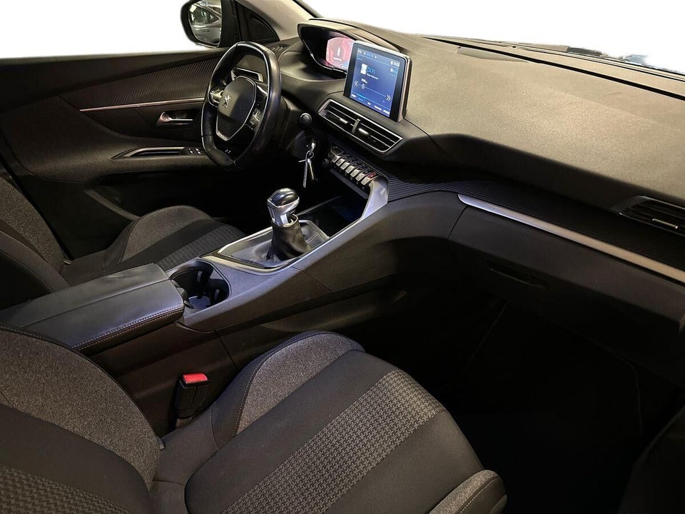 Peugeot 5008 1,5 BlueHDi 130 Strike 7prs 5d