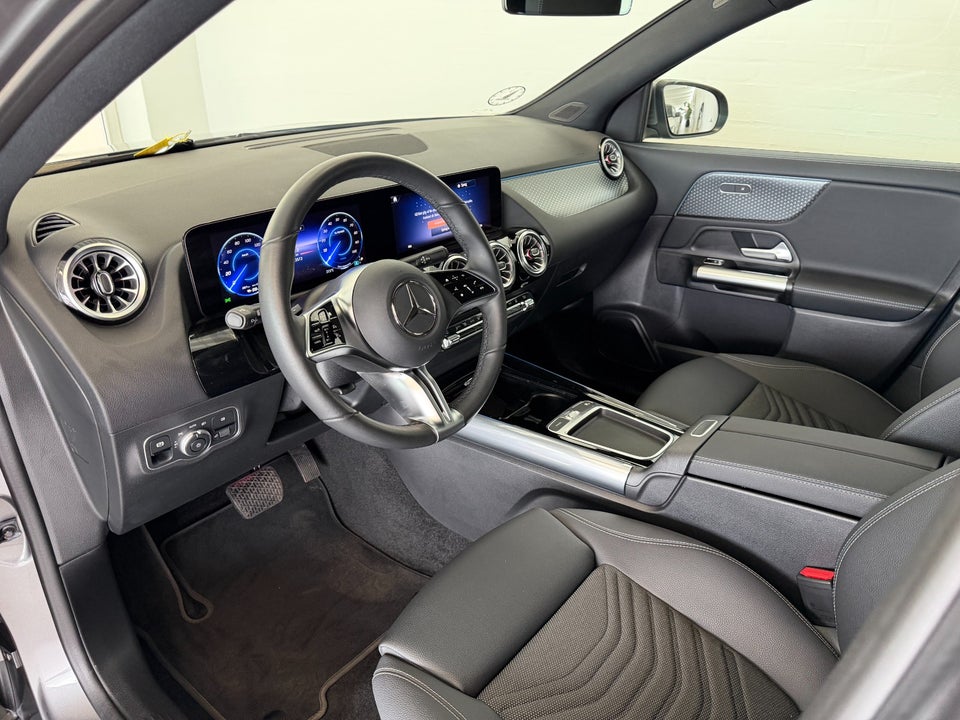 Mercedes EQA300 Progressive 4Matic 5d