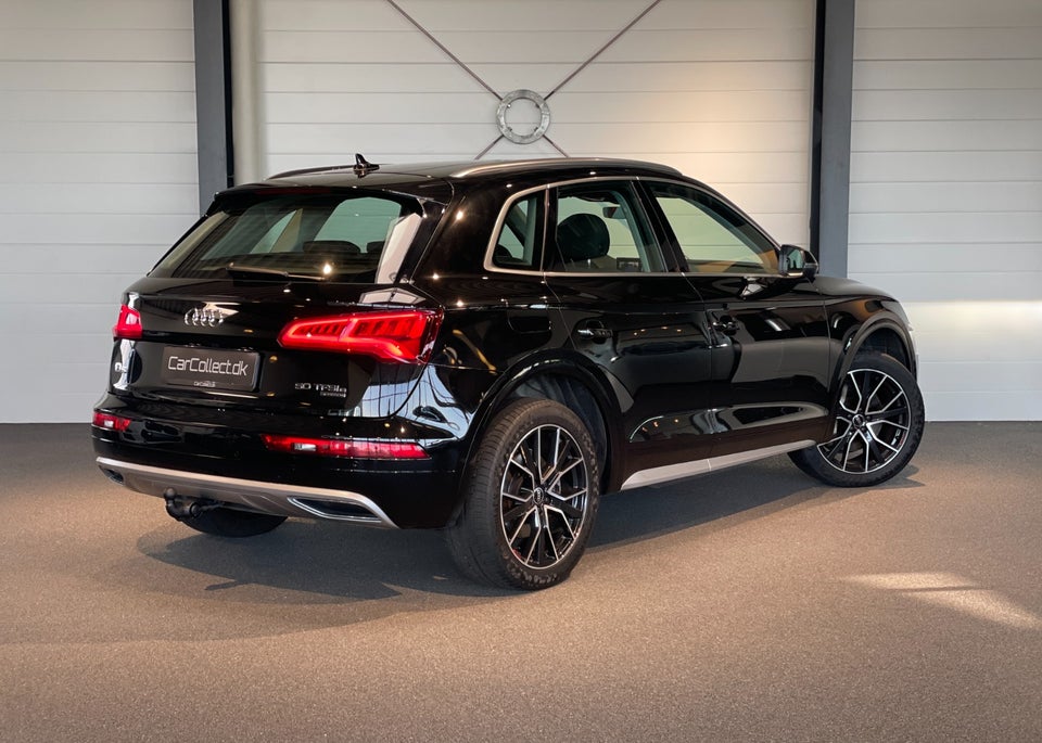 Audi Q5 50 TFSi e Sport quattro S-tr. 5d