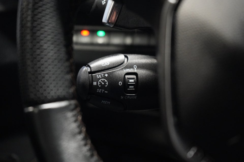 Peugeot 3008 1,6 Hybrid4 Allure Pack Limited EAT8 5d