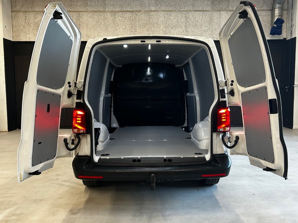 VW Transporter 2,0 TDi 150 Kassevogn DSG lang