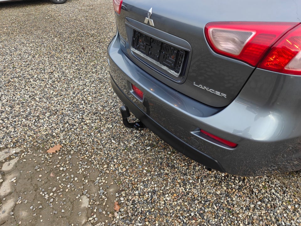 Mitsubishi Lancer 1,6 Invite SportBack 5d