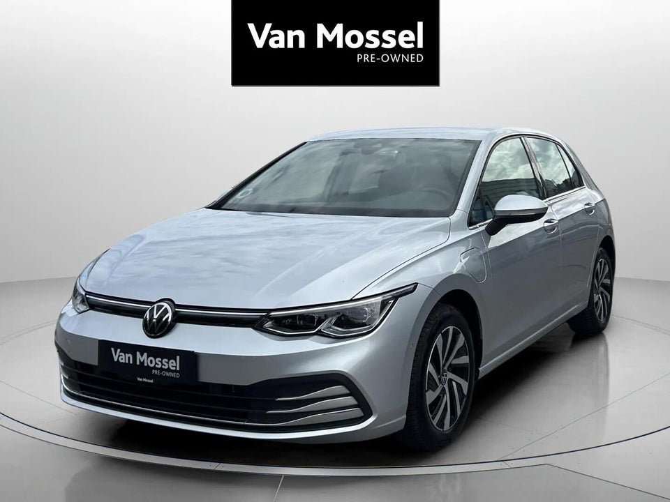 VW Golf VIII 1,4 eHybrid DSG 5d