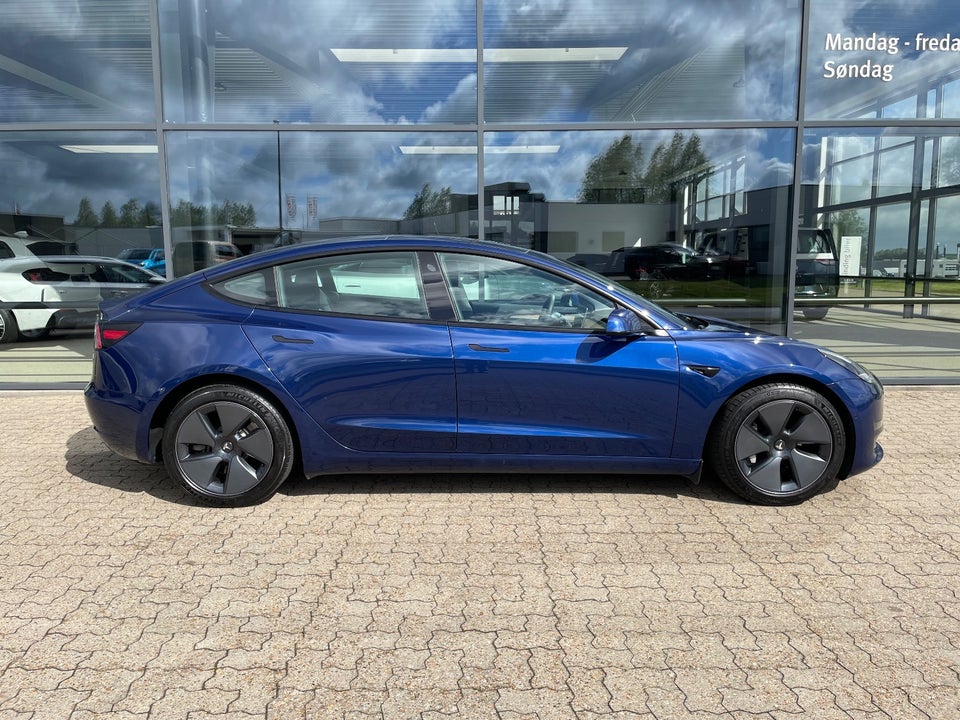 Tesla Model 3 Long Range AWD 4d