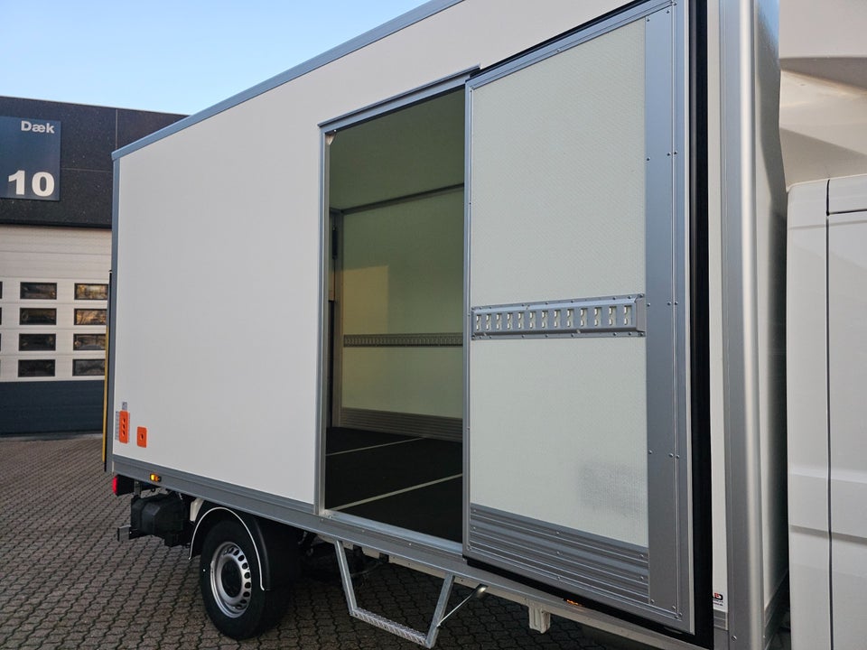 MAN TGE 2,0 3.180 L4 Box m/lift aut. FWD
