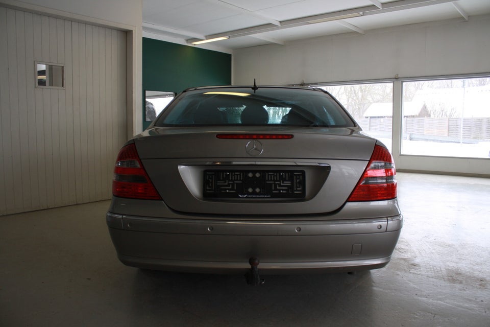 Mercedes E240 2,6 Avantgarde aut. 4d