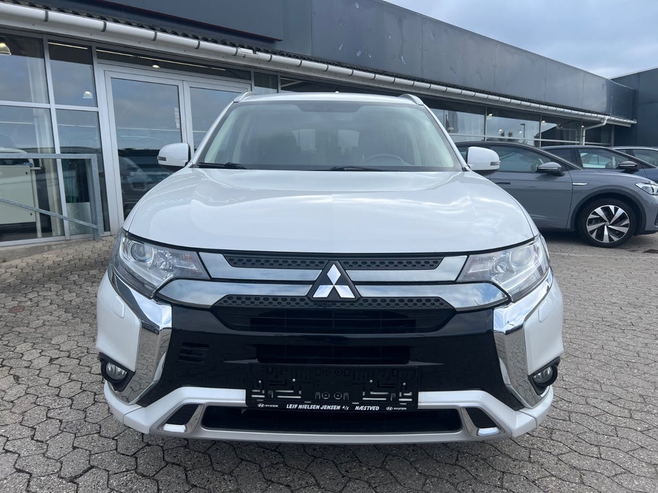 Mitsubishi Outlander 2,4 PHEV Invite+ CVT 4WD 5d