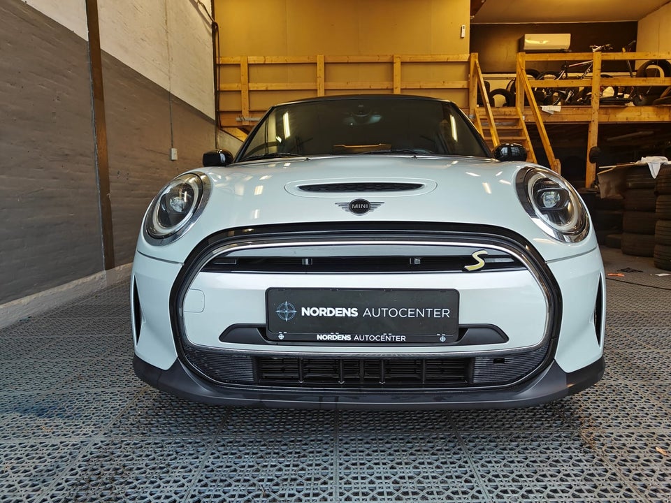 MINI Cooper SE Essential 3d
