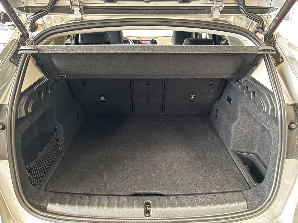 BMW iX1 eDrive20 X-Line 5d