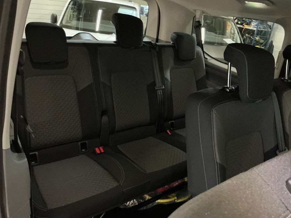 VW e-Caravelle 64 Life SWB