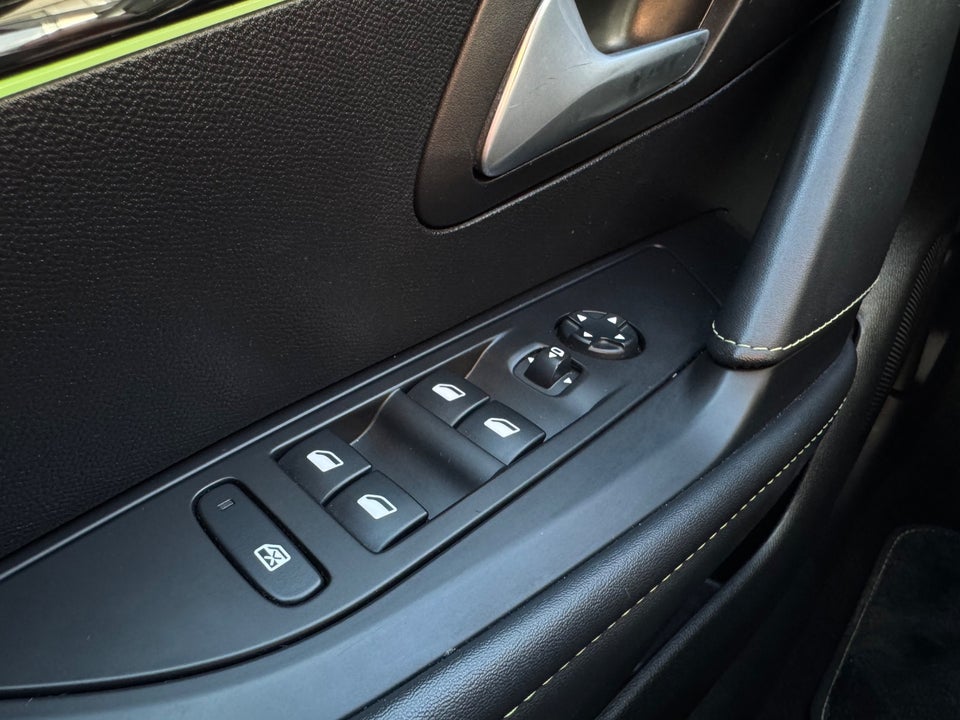 Peugeot e-208 50 GT 5d