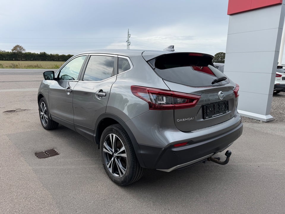 Nissan Qashqai 1,3 Dig-T 140 N-Connecta 5d
