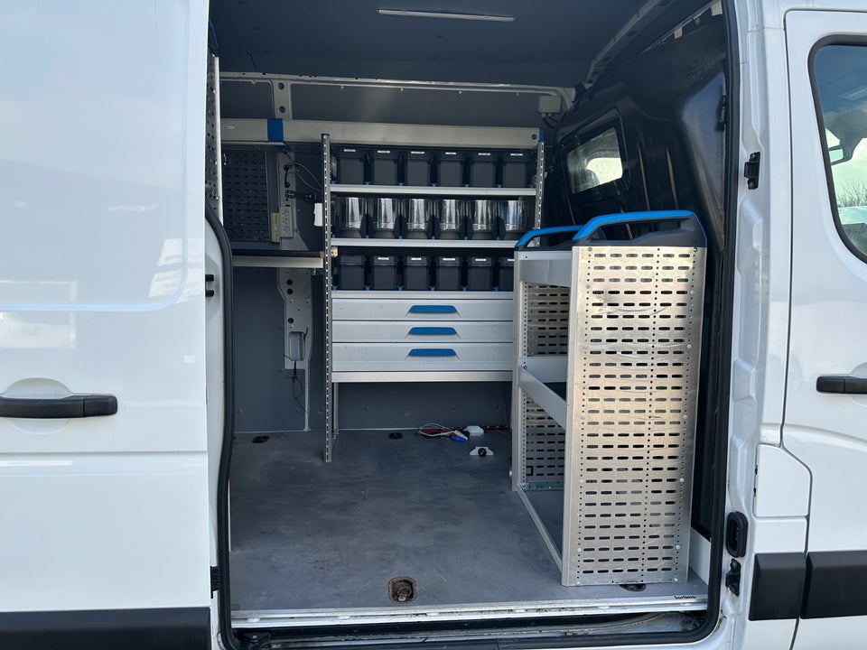 Renault Master IV T33 2,3 dCi 150 L2H2 Kassevogn