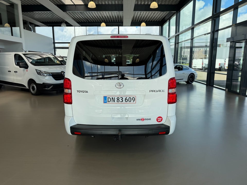 Toyota ProAce Verso 2,0 D 120 Medium Combi aut. 5d