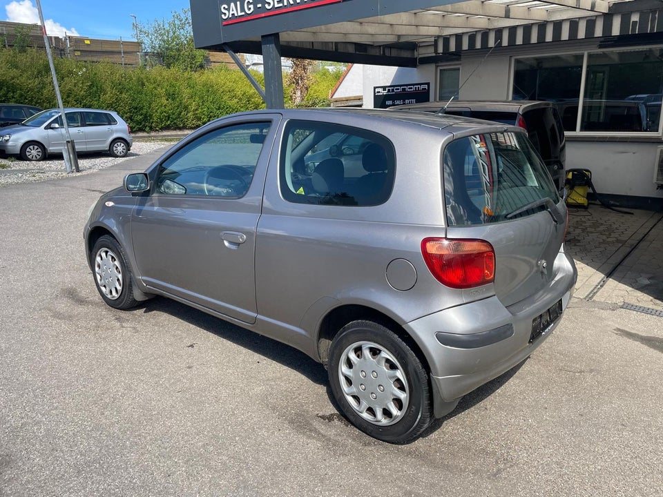Toyota Yaris 1,0 Terra 3d