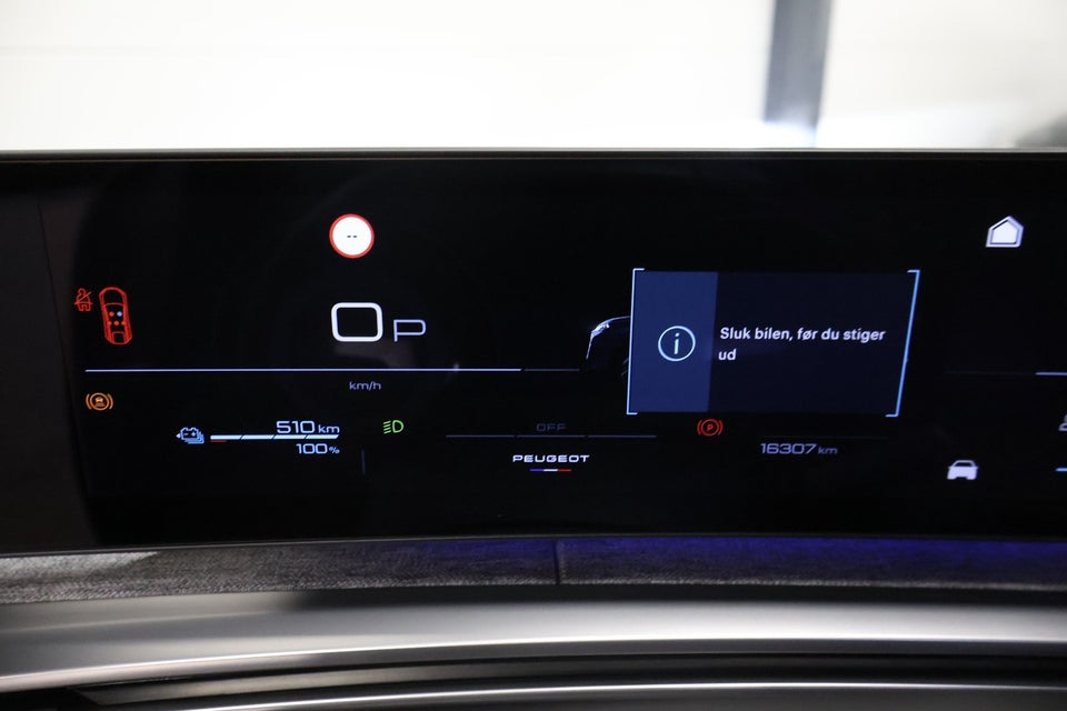 Peugeot e-3008 77 GT 5d