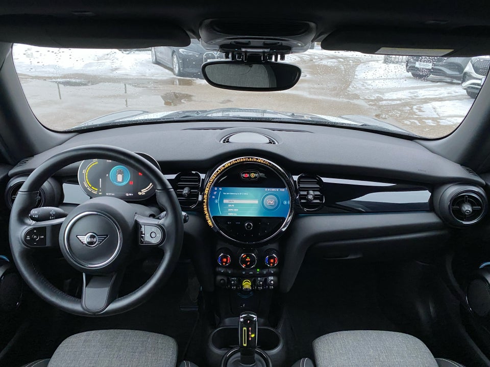 MINI Cooper SE Essential 3d