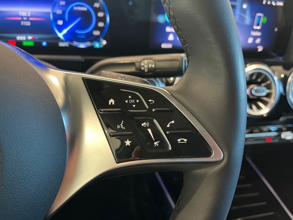 Mercedes EQA300 Progressive Advance 4Matic 5d