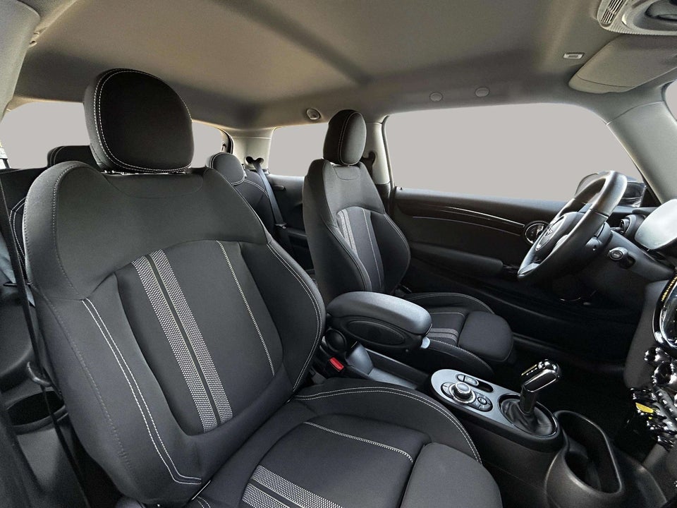 MINI Cooper SE Essential 3d