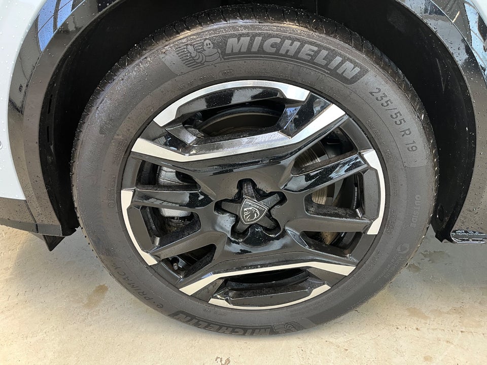 Peugeot e-3008 77 GT Pack 5d