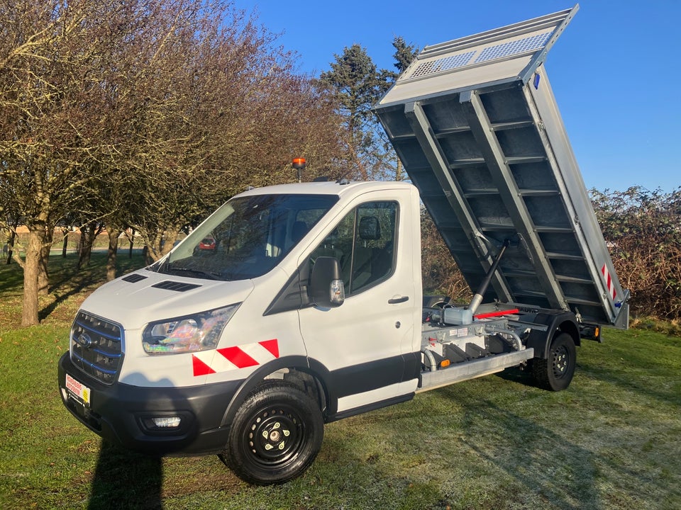 Ford E-Transit 350 L3 Chassis 68 Trend H1 RWD