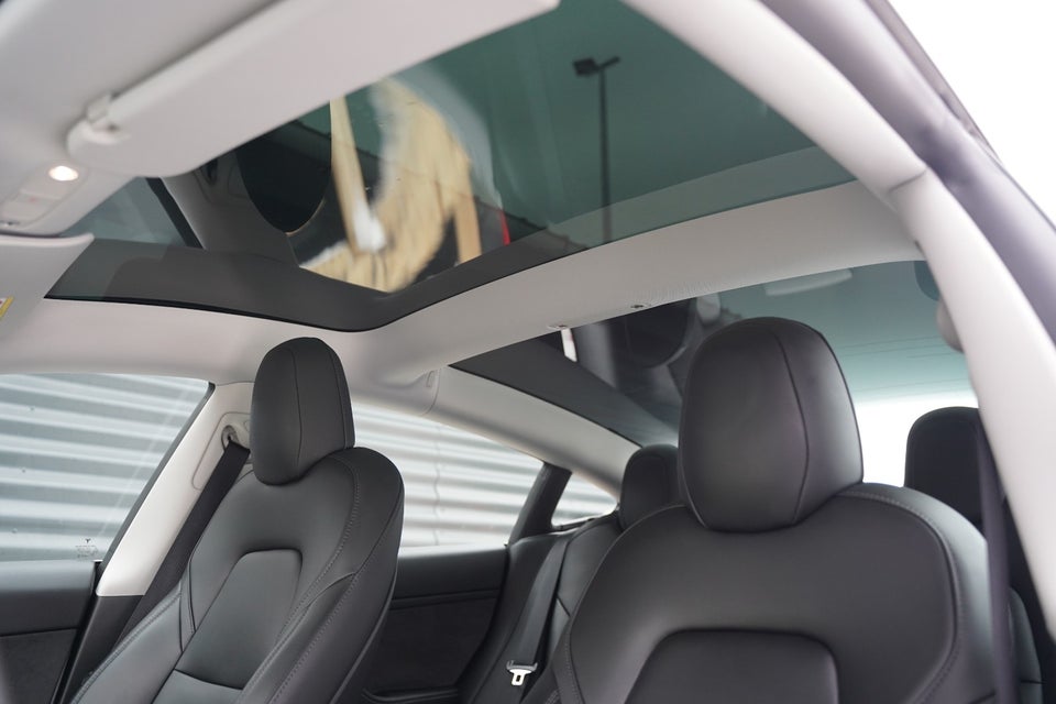 Tesla Model 3 Long Range AWD 4d