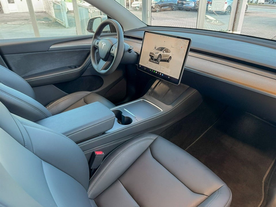 Tesla Model Y Long Range AWD 5d