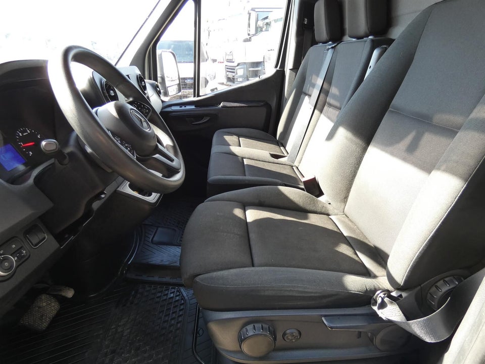 Mercedes Sprinter 319 2,0 CDi A2 Chassis aut. RWD 2d