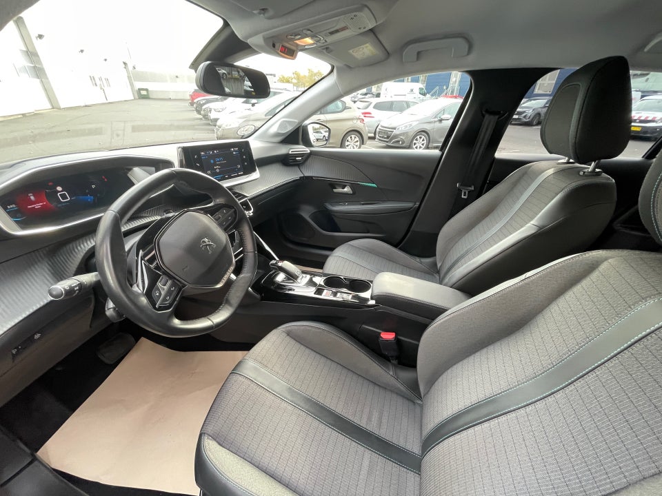 Peugeot 208 1,2 PureTech 100 Allure+ EAT8 5d