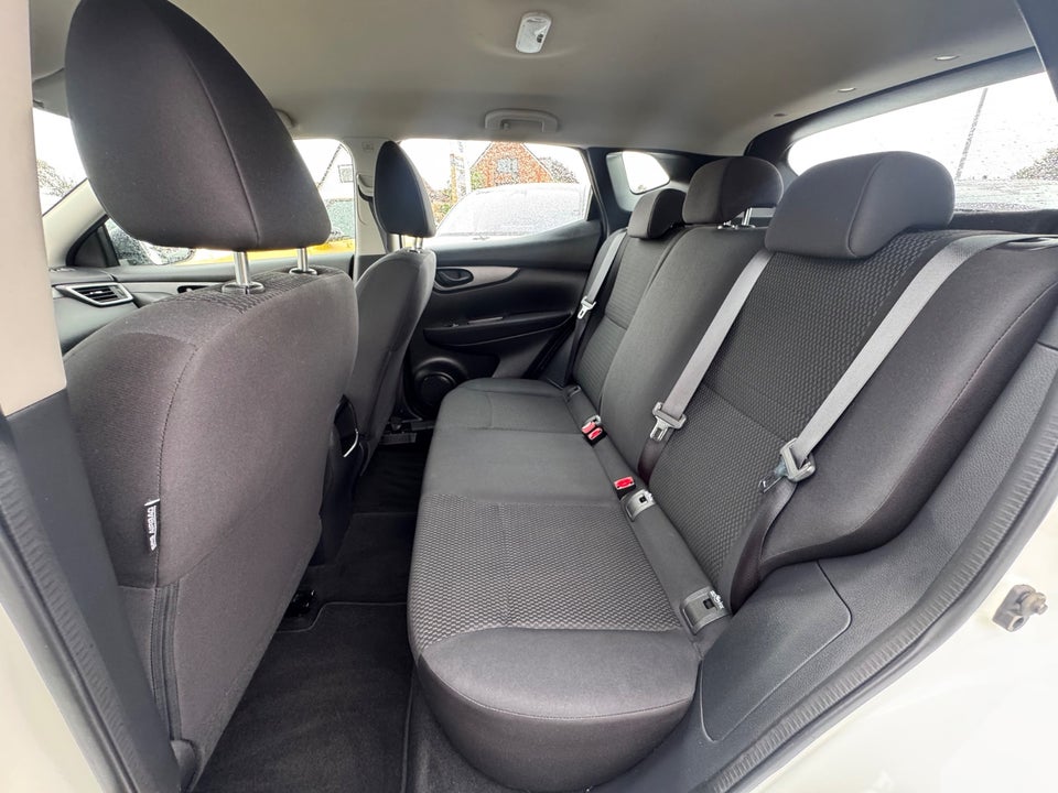 Nissan Qashqai 1,3 Dig-T 140 Acenta 5d
