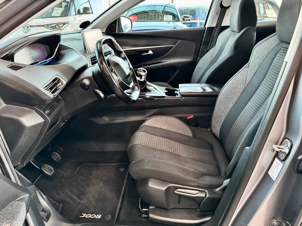 Peugeot 3008 1,2 e-THP 130 Active 5d