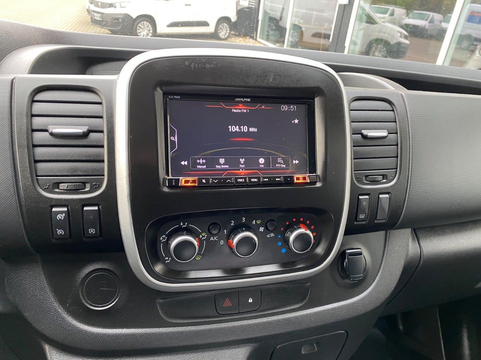 Renault Trafic T29 2,0 dCi 145 L2H1