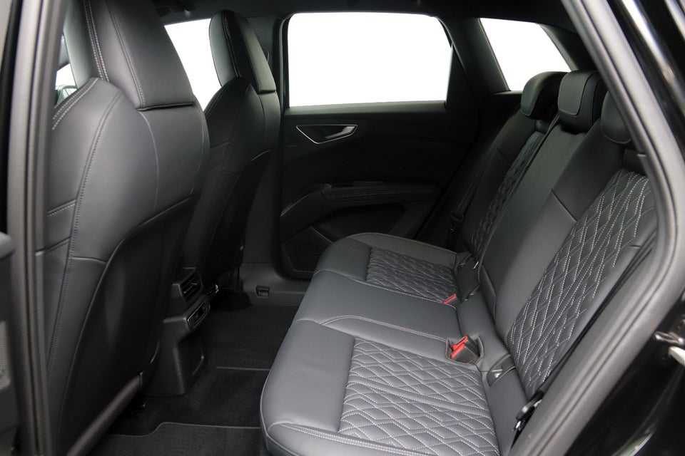 Audi Q4 e-tron 40 S-line 5d