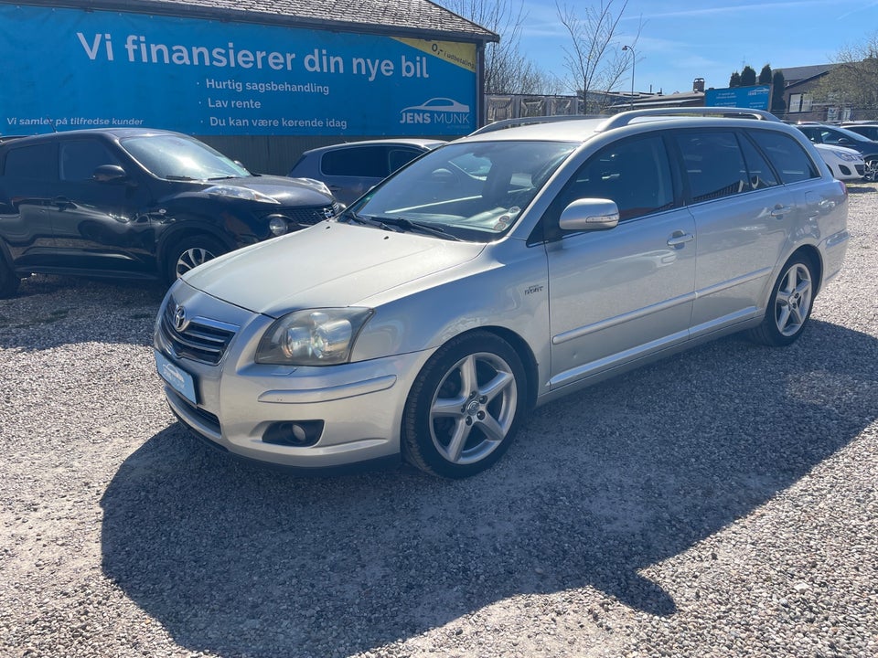 Toyota Avensis 2,2 D-CAT 177 Executive stc. 5d