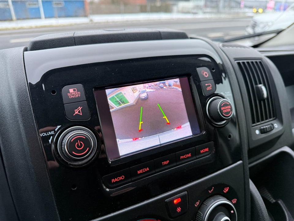 Peugeot Boxer 333 2,2 BlueHDi 140 L3H2 Premium