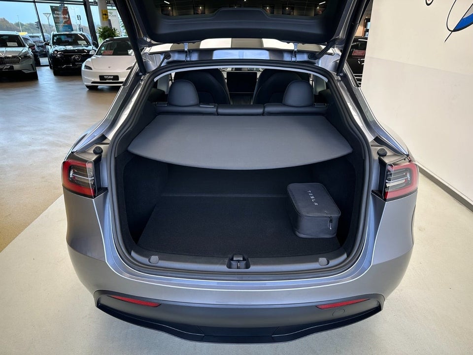 Tesla Model Y RWD 5d