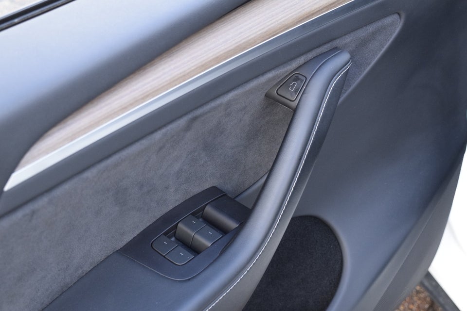 Tesla Model Y RWD 5d