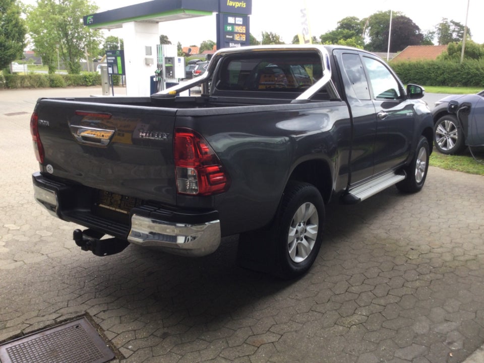 Toyota HiLux 2,4 D-4D 150 T3 Ex.Kab 4x4 4d