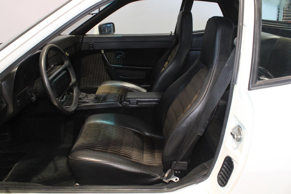 Porsche 924 2,5 S 3d