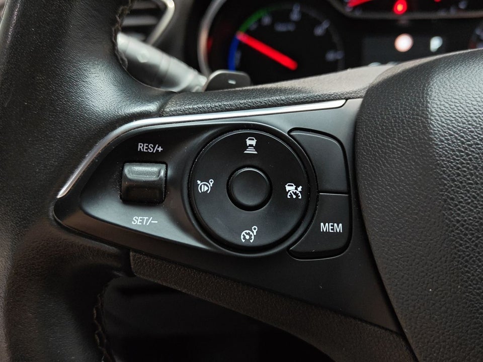 Opel Grandland X 1,6 Hybrid Ultimate aut. 5d