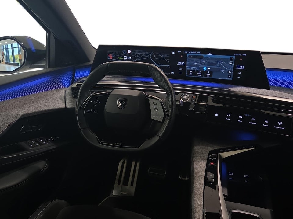 Peugeot e-3008 77 GT Pack 5d