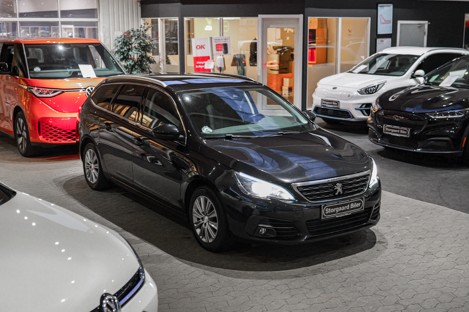 Peugeot 308 1,6 BlueHDi 120 Selection Sky SW 5d