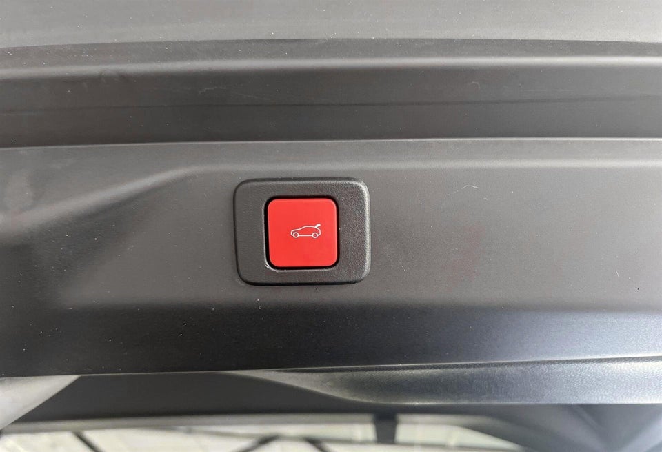Peugeot e-3008 77 GT Pack 5d