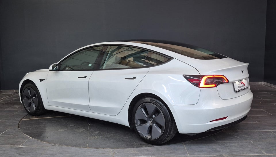 Tesla Model 3 Standard Range+ RWD 4d
