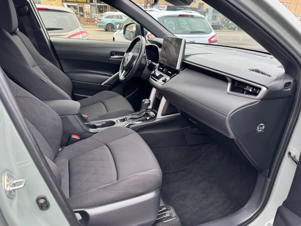 Toyota Corolla Cross 2,0 Hybrid Style Comfort CVT 5d