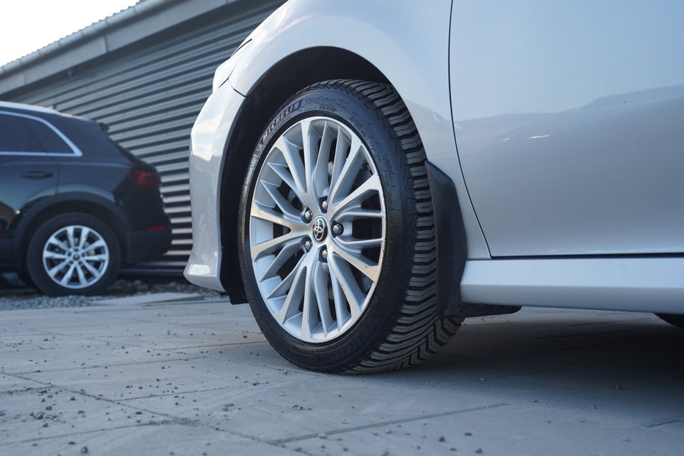 Toyota Camry 2,5 Hybrid H3 Executive CVT 4d