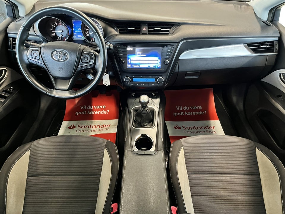 Toyota Avensis 1,8 VVT-i T2 Premium Touring Sports 5d