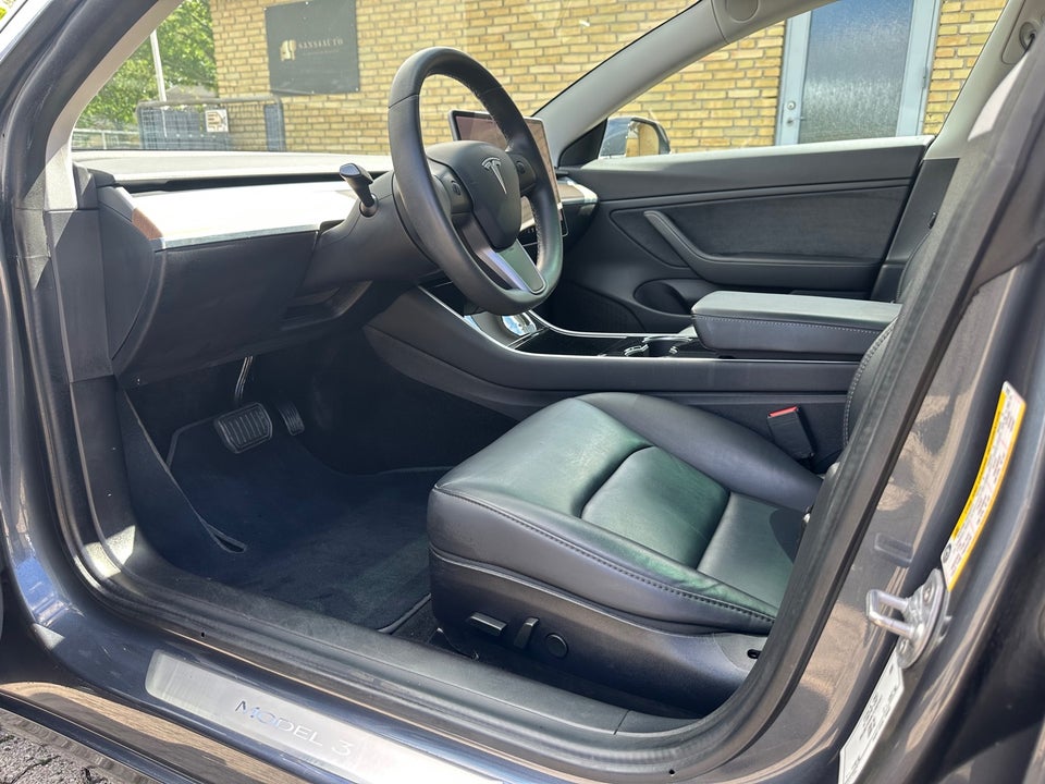 Tesla Model 3 Long Range AWD 4d