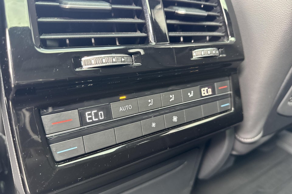 VW Touareg 3,0 TSi 340 R-line aut. 4Motion 5d