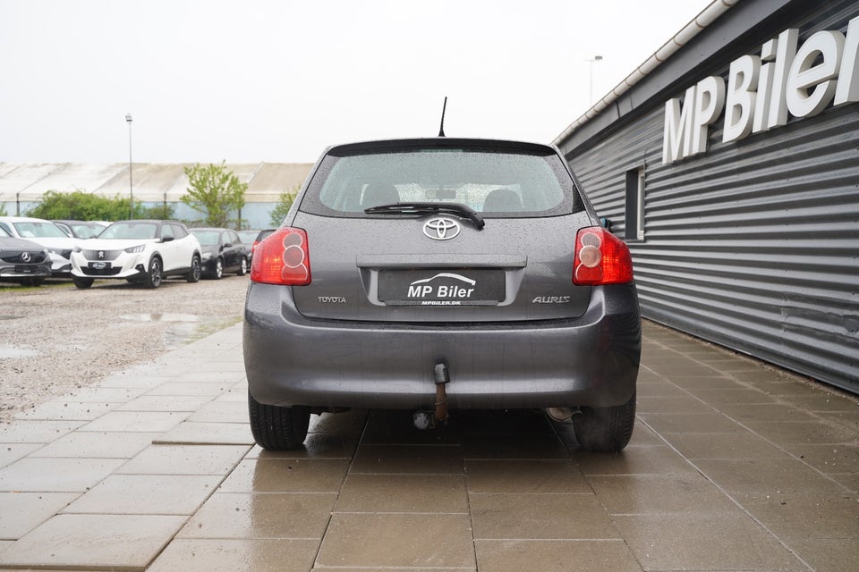 Toyota Auris 1,6 Terra 5d